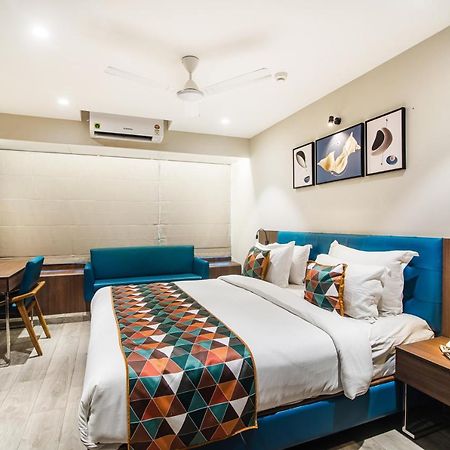 Hotel Sadbhav Villa Surat Eksteriør bilde