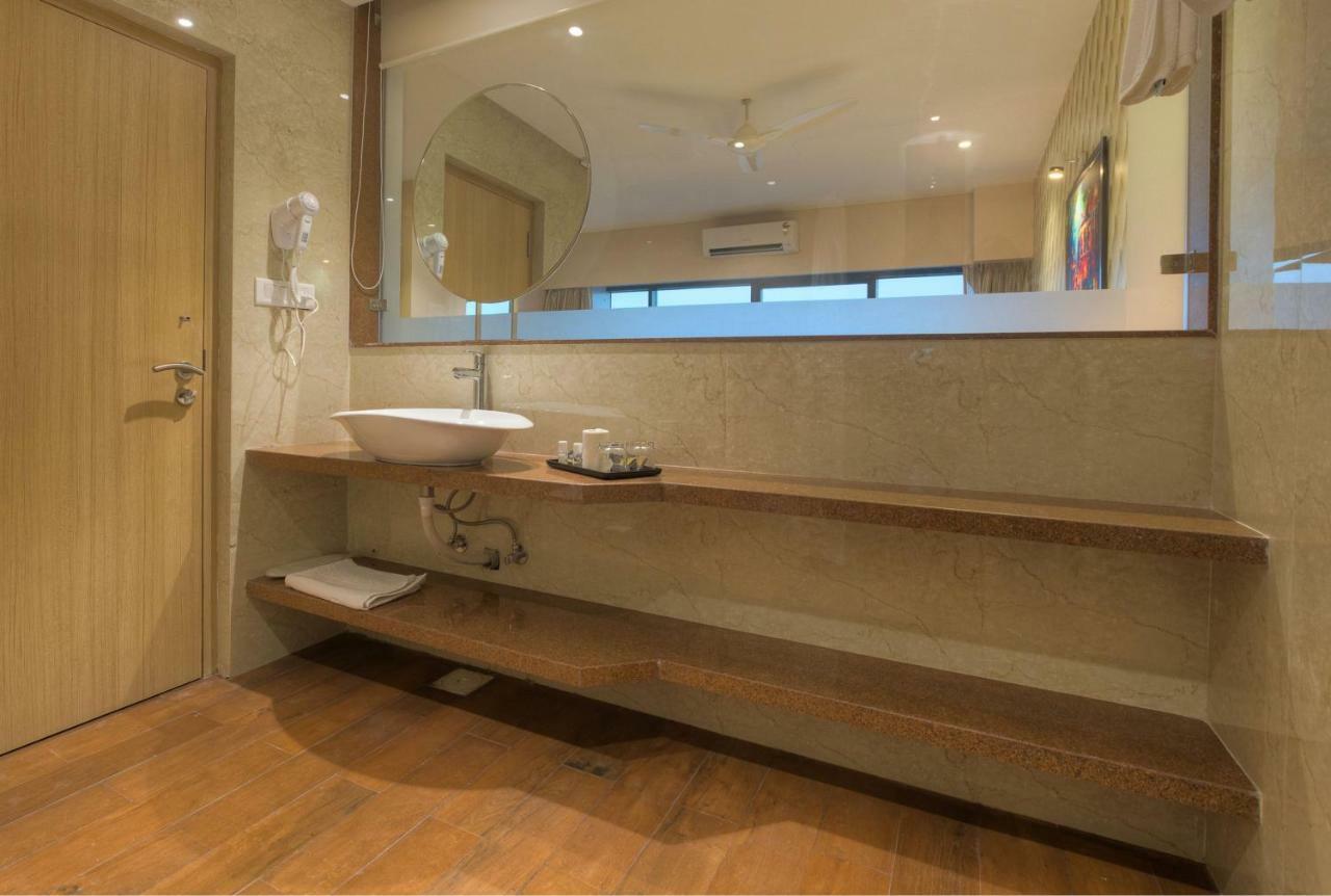 Hotel Sadbhav Villa Surat Eksteriør bilde